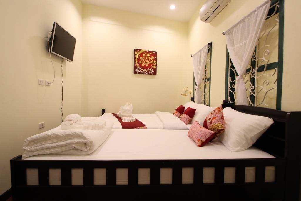 Srisomboon Hostel Trang Exterior foto