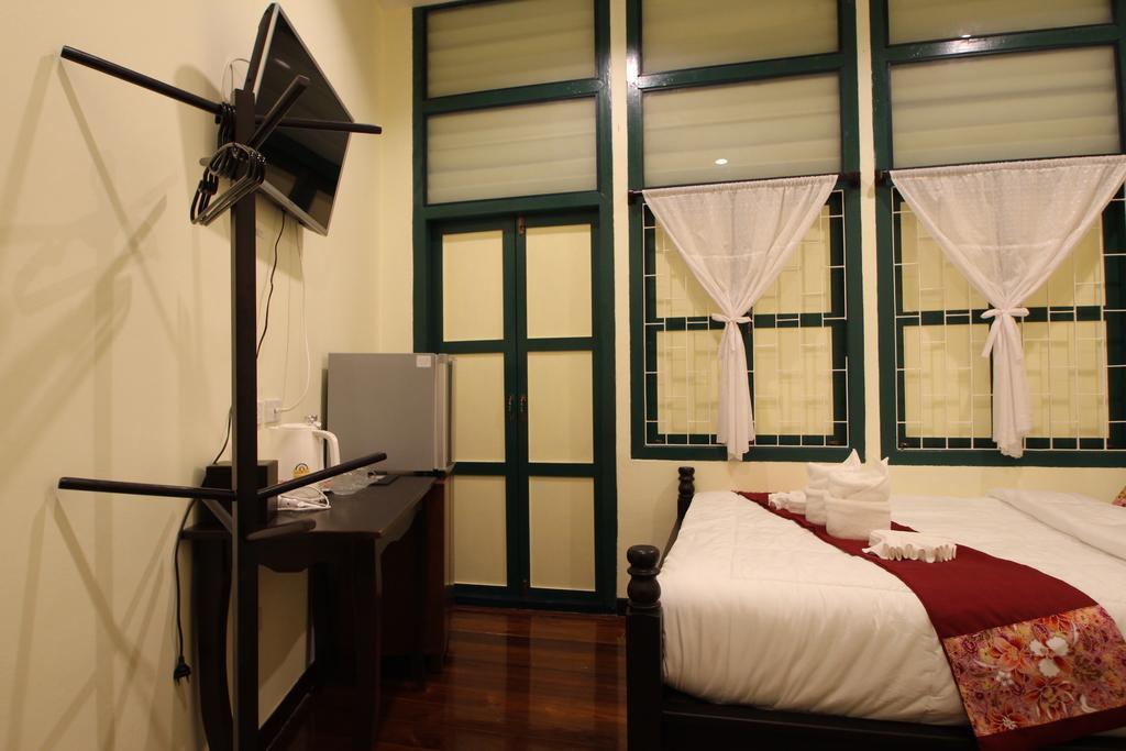 Srisomboon Hostel Trang Exterior foto
