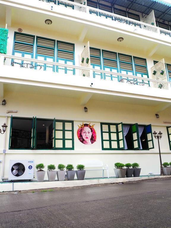 Srisomboon Hostel Trang Exterior foto