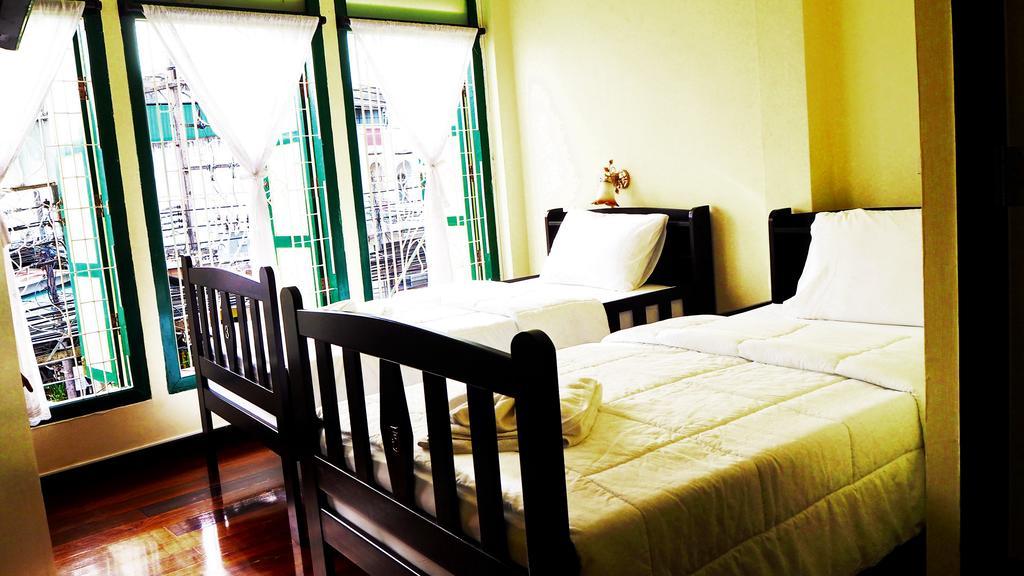 Srisomboon Hostel Trang Exterior foto
