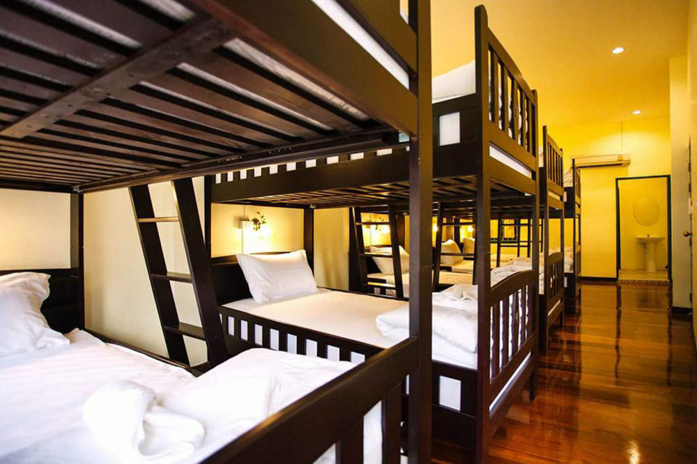 Srisomboon Hostel Trang Exterior foto