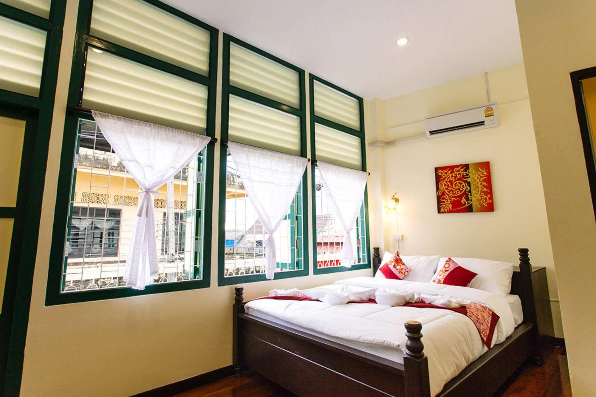 Srisomboon Hostel Trang Exterior foto