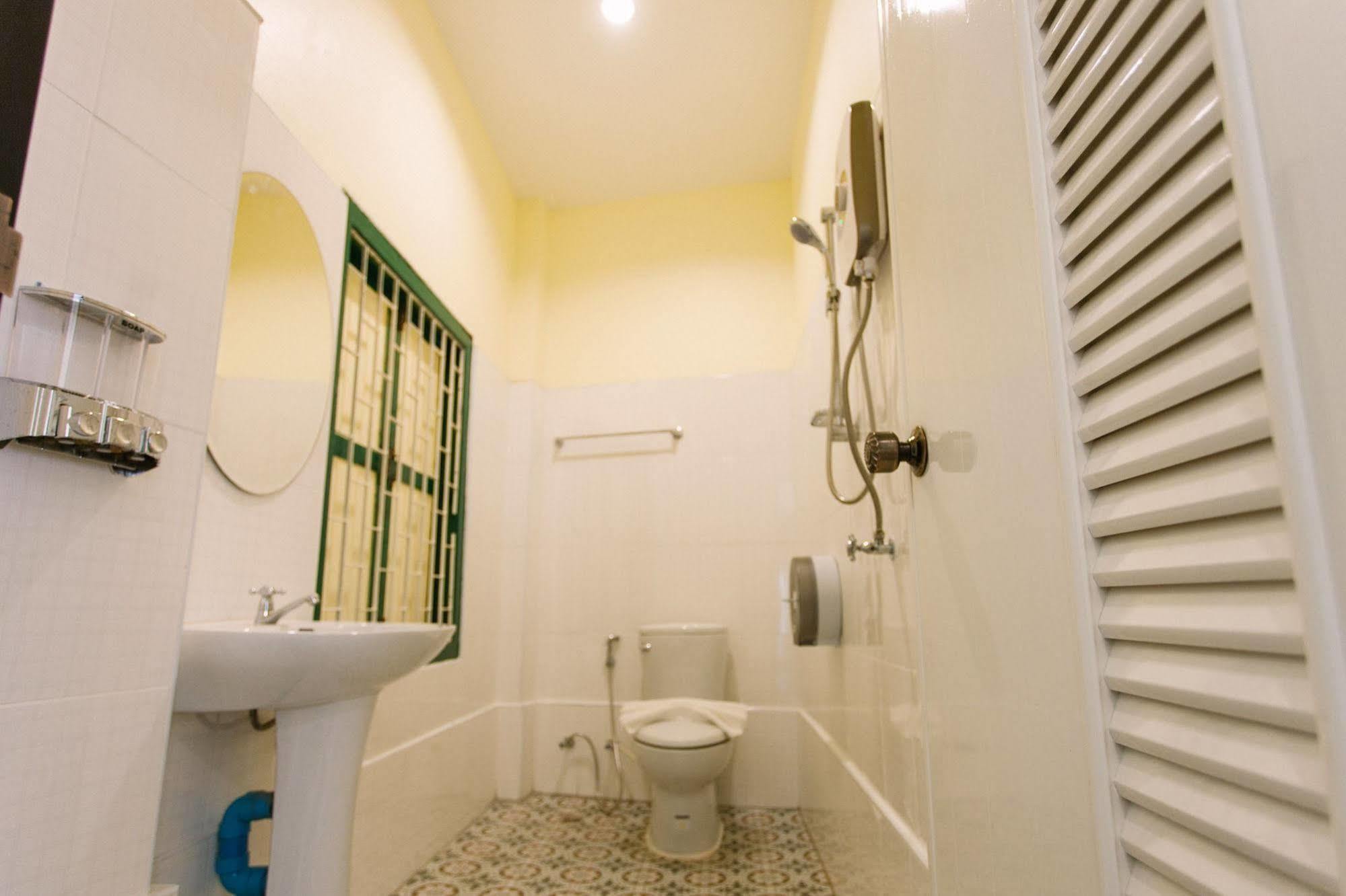 Srisomboon Hostel Trang Exterior foto