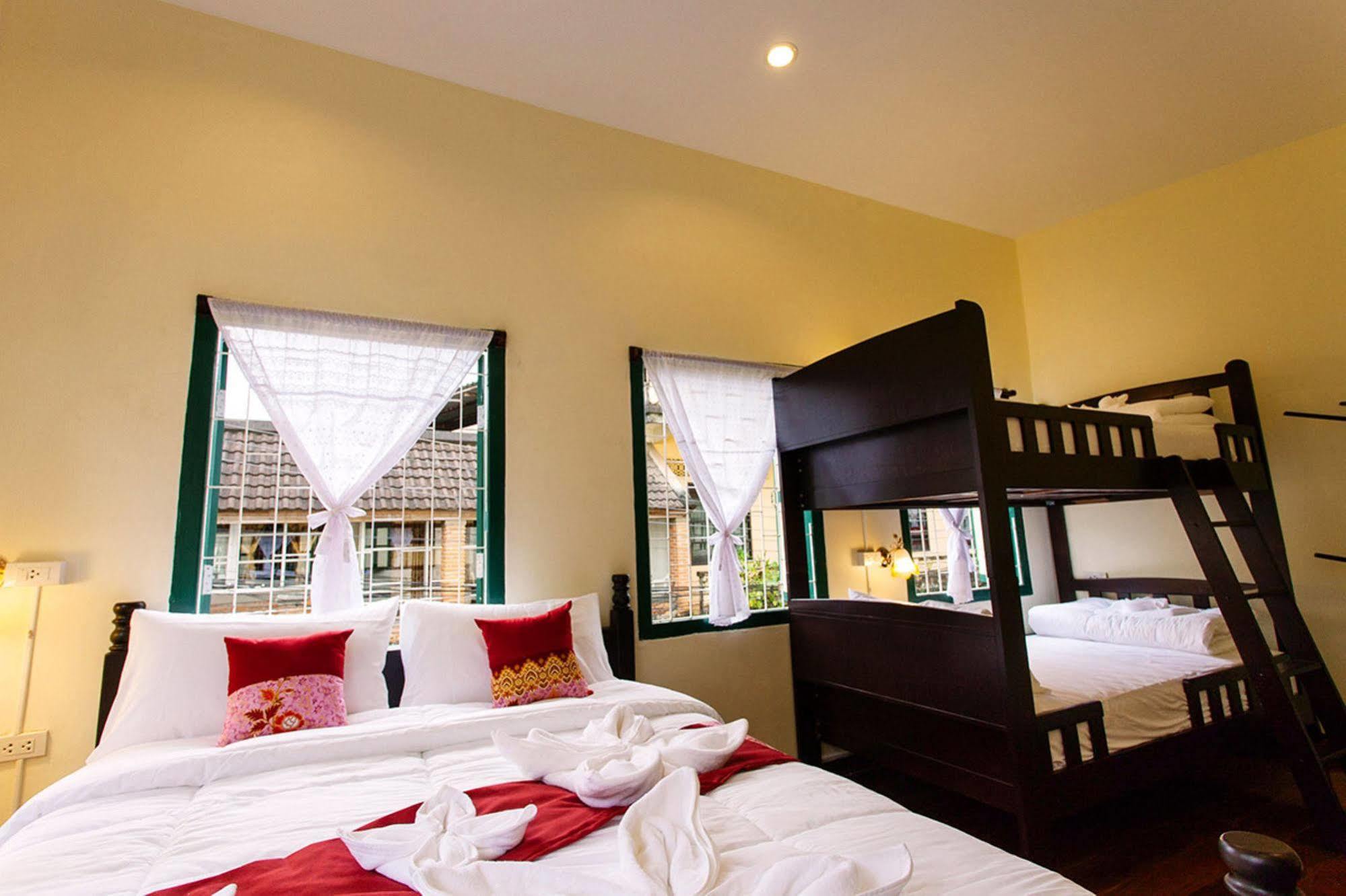Srisomboon Hostel Trang Exterior foto