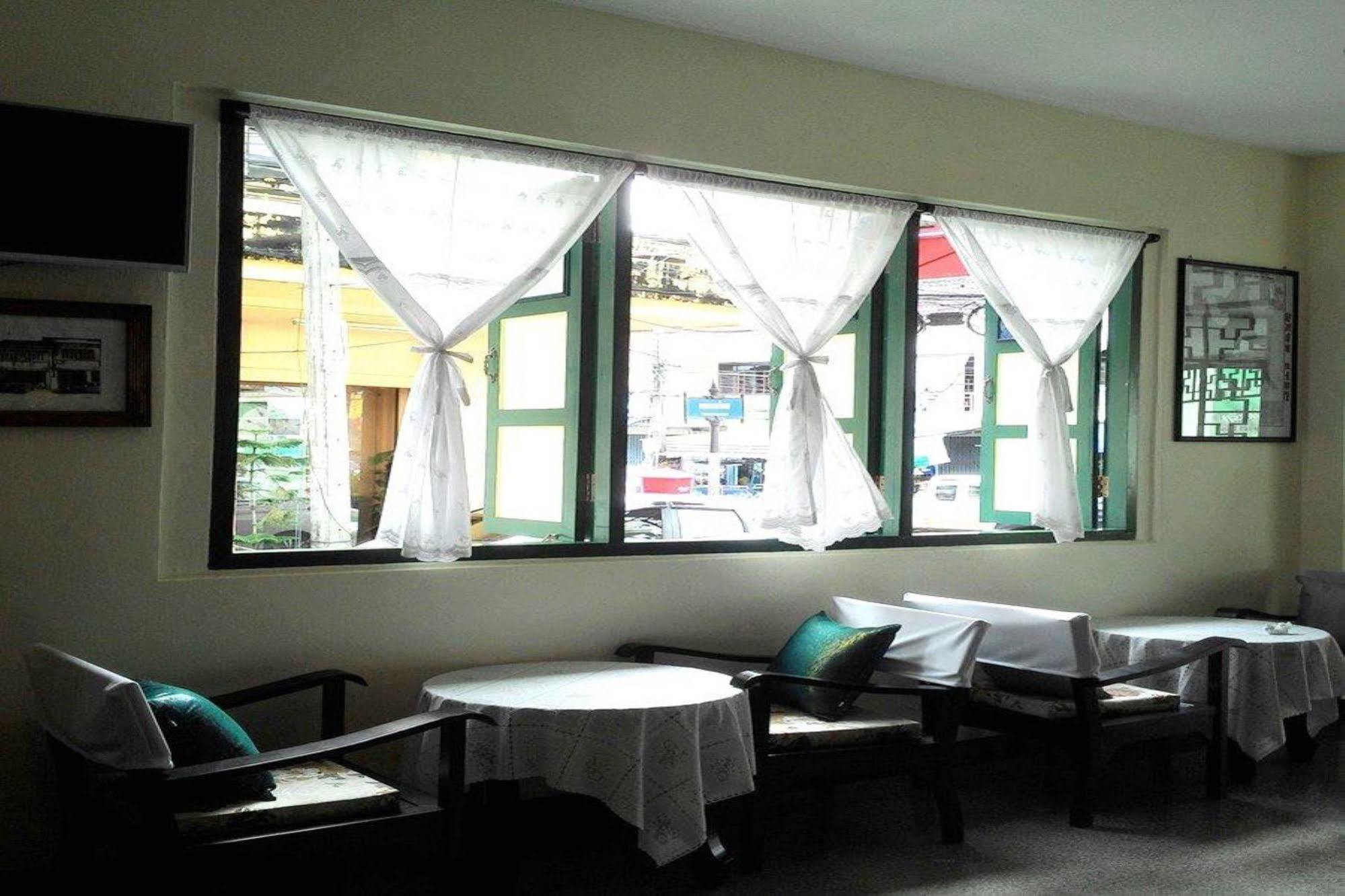 Srisomboon Hostel Trang Exterior foto