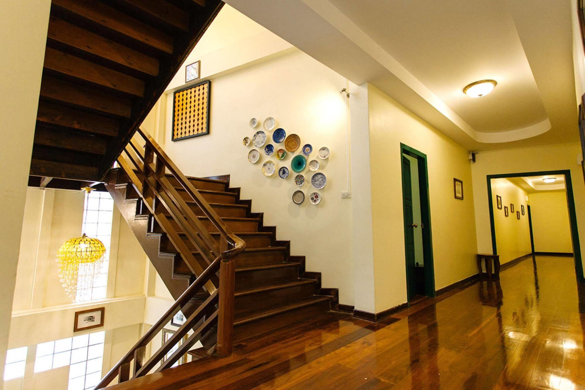 Srisomboon Hostel Trang Exterior foto