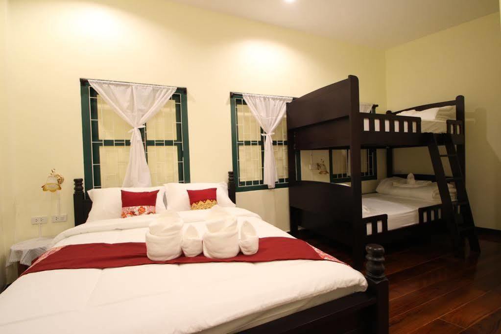 Srisomboon Hostel Trang Exterior foto
