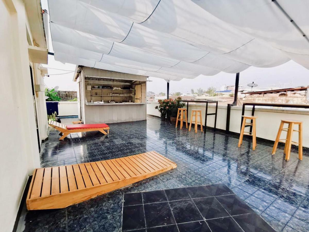 Srisomboon Hostel Trang Exterior foto